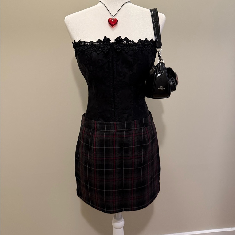 black and red plaid mini skirt by Gap. size 4
